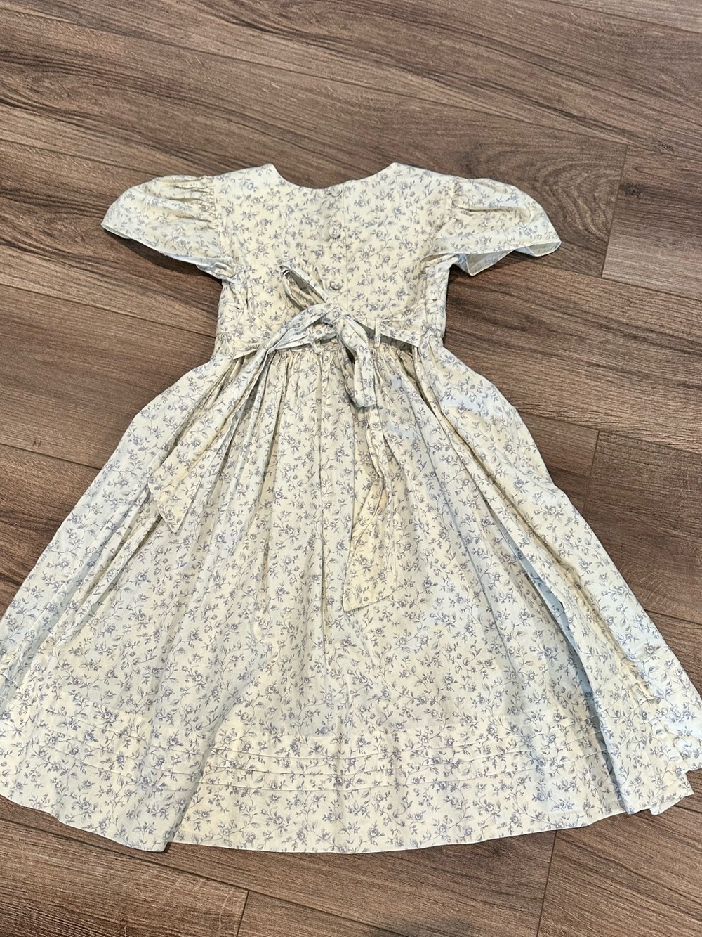 Strasburg Girls 5 Cream and Blue Floral Puff-Sleeve Pleated Waist Dress - Picture 6 of 7